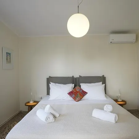 Front House Kalamaki Casa vacanze *